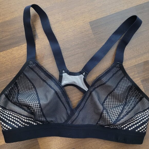 Lululemon / Awake to Lace Bra / Black and Beige / Like new / Size 32B - Picture 9 of 9